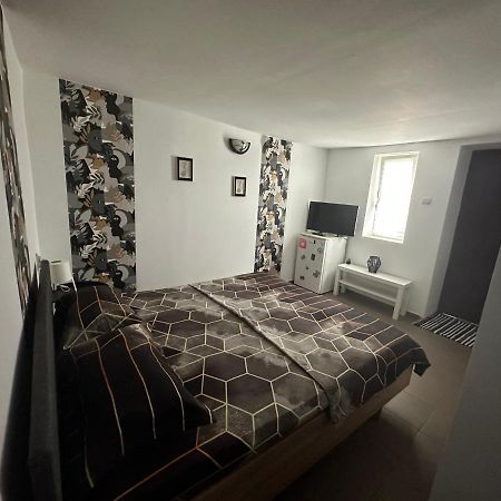 Camere De Inchiriat David Casa David คอร์บู ภายนอก รูปภาพ