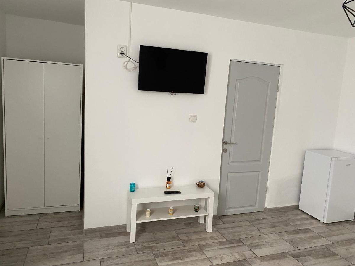 Camere De Inchiriat David Casa David คอร์บู ภายนอก รูปภาพ