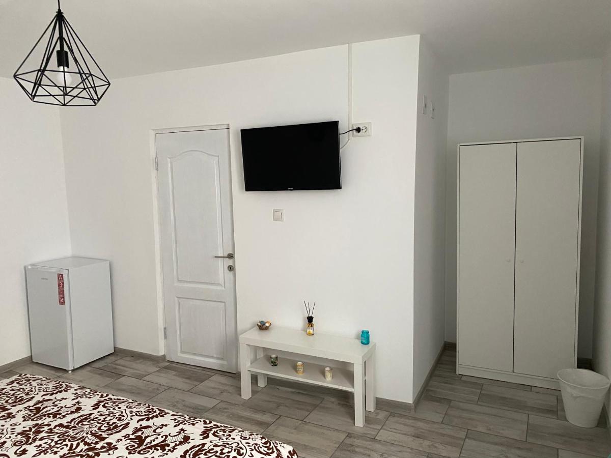 Camere De Inchiriat David Casa David คอร์บู ภายนอก รูปภาพ