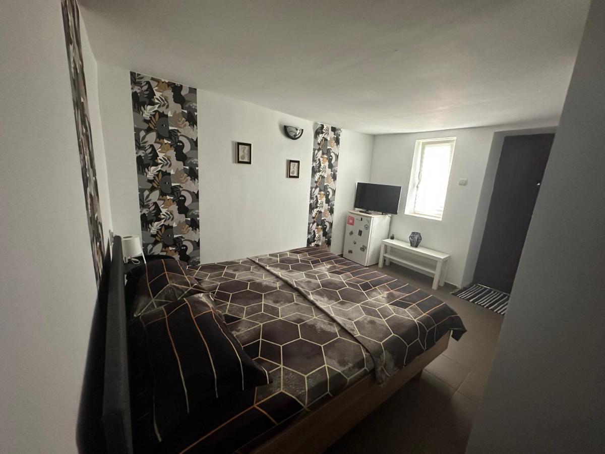 Camere De Inchiriat David Casa David คอร์บู ภายนอก รูปภาพ