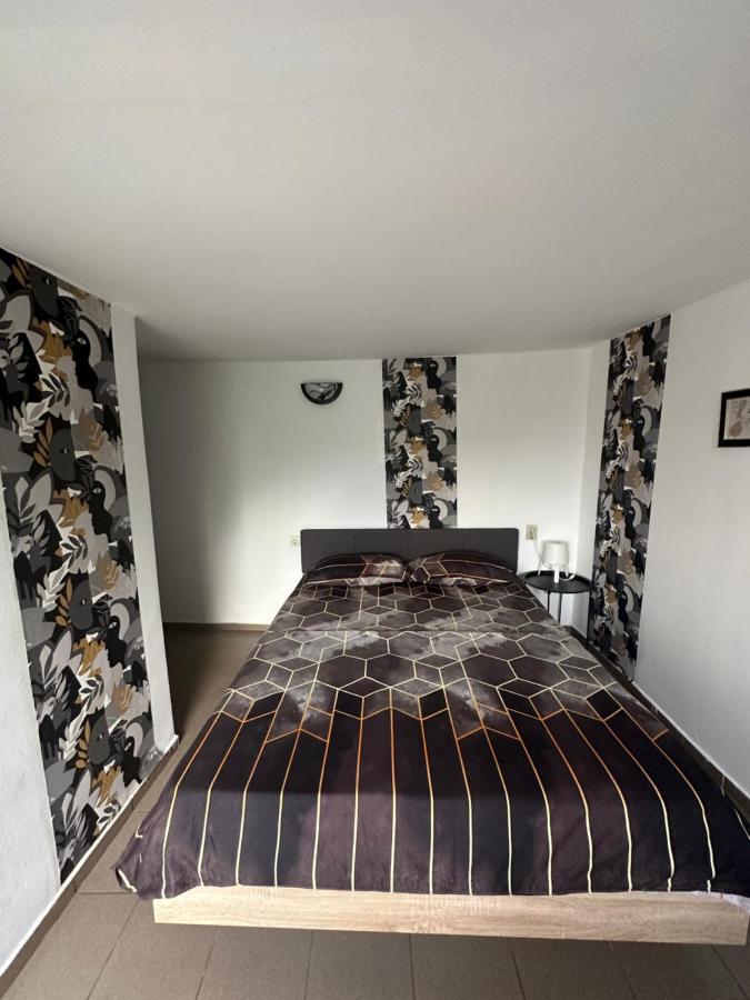 Camere De Inchiriat David Casa David คอร์บู ภายนอก รูปภาพ